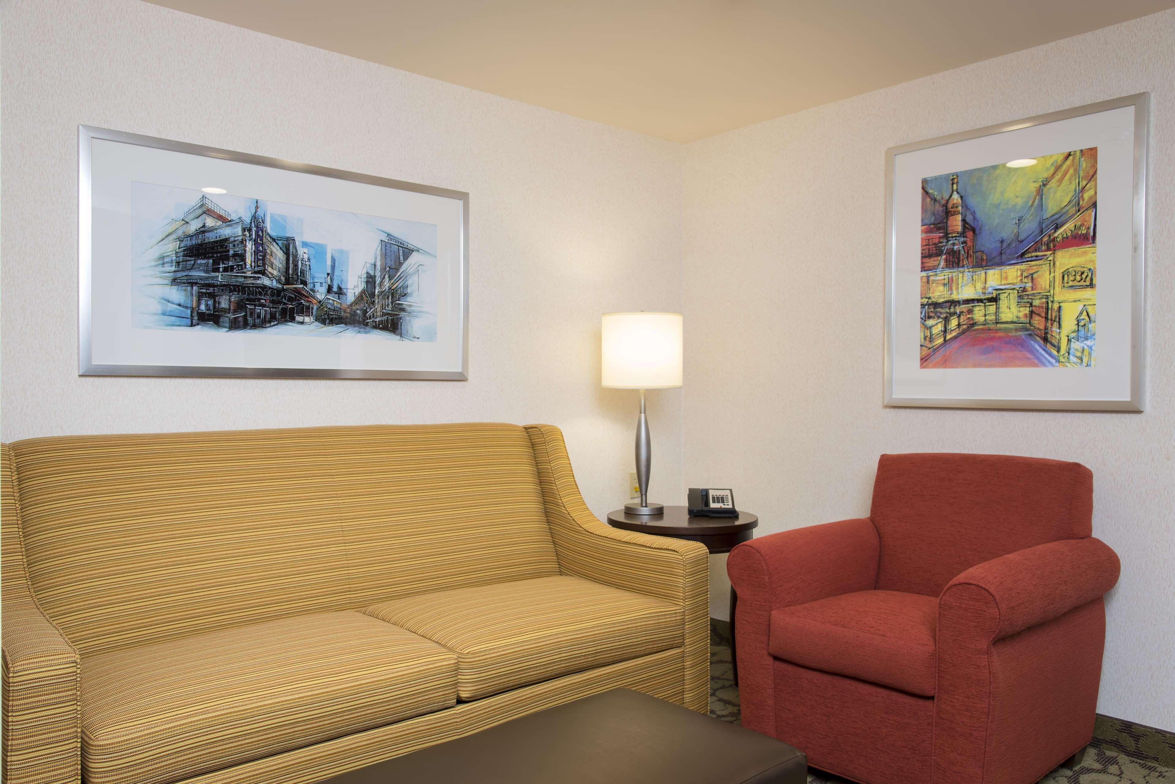 Hilton Garden Inn Louisville Downtown Exterior foto